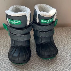 Cat & Jack toddler winter boots - size 7